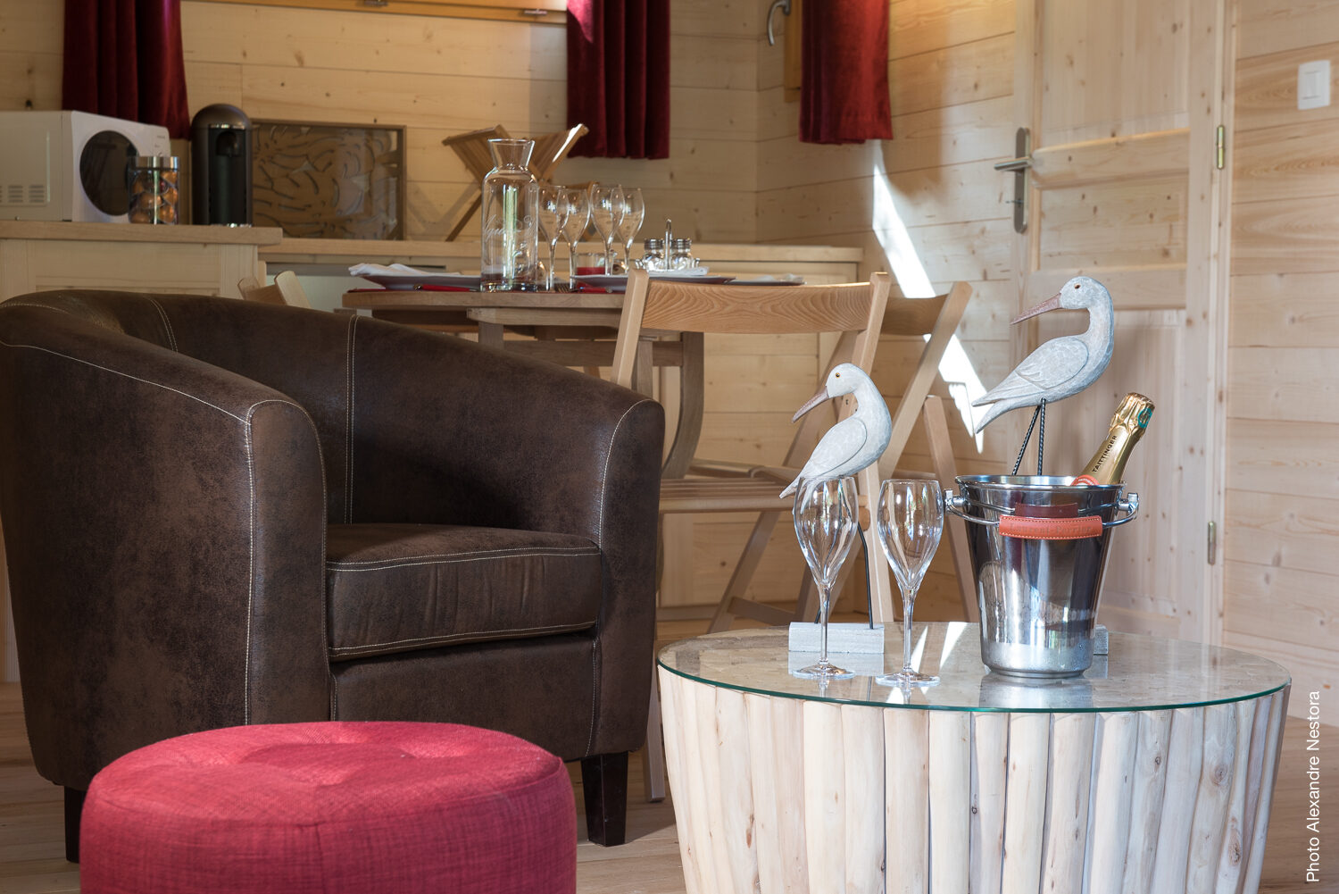 Cabanes des Blots séjour insolite proche Paris Cabane de l'Étang Coin salon 3