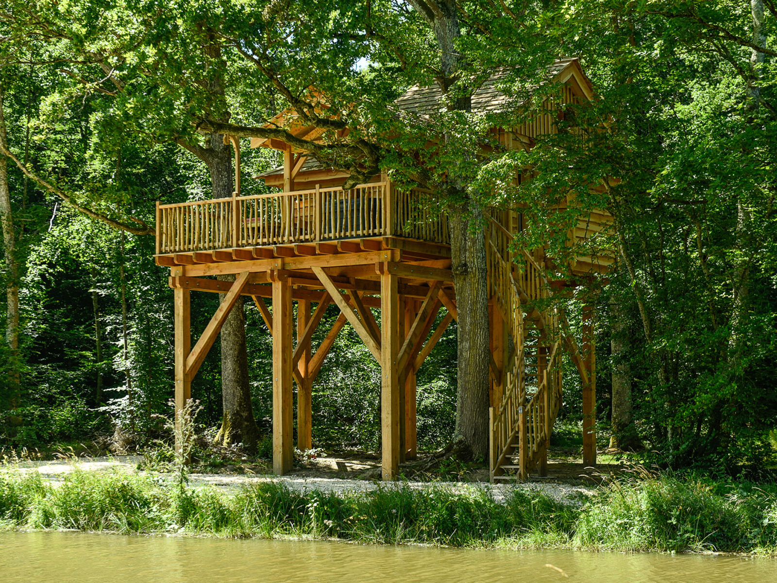 Cabanes des Blots séjour insolite proche Paris Cabane de l'Étang Extérieur 13