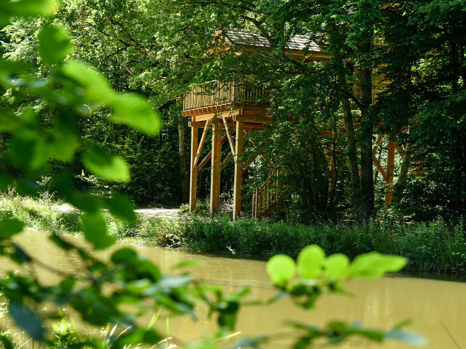 Cabanes des Blots séjour insolite proche Paris Cabane de l'Étang Extérieur 18