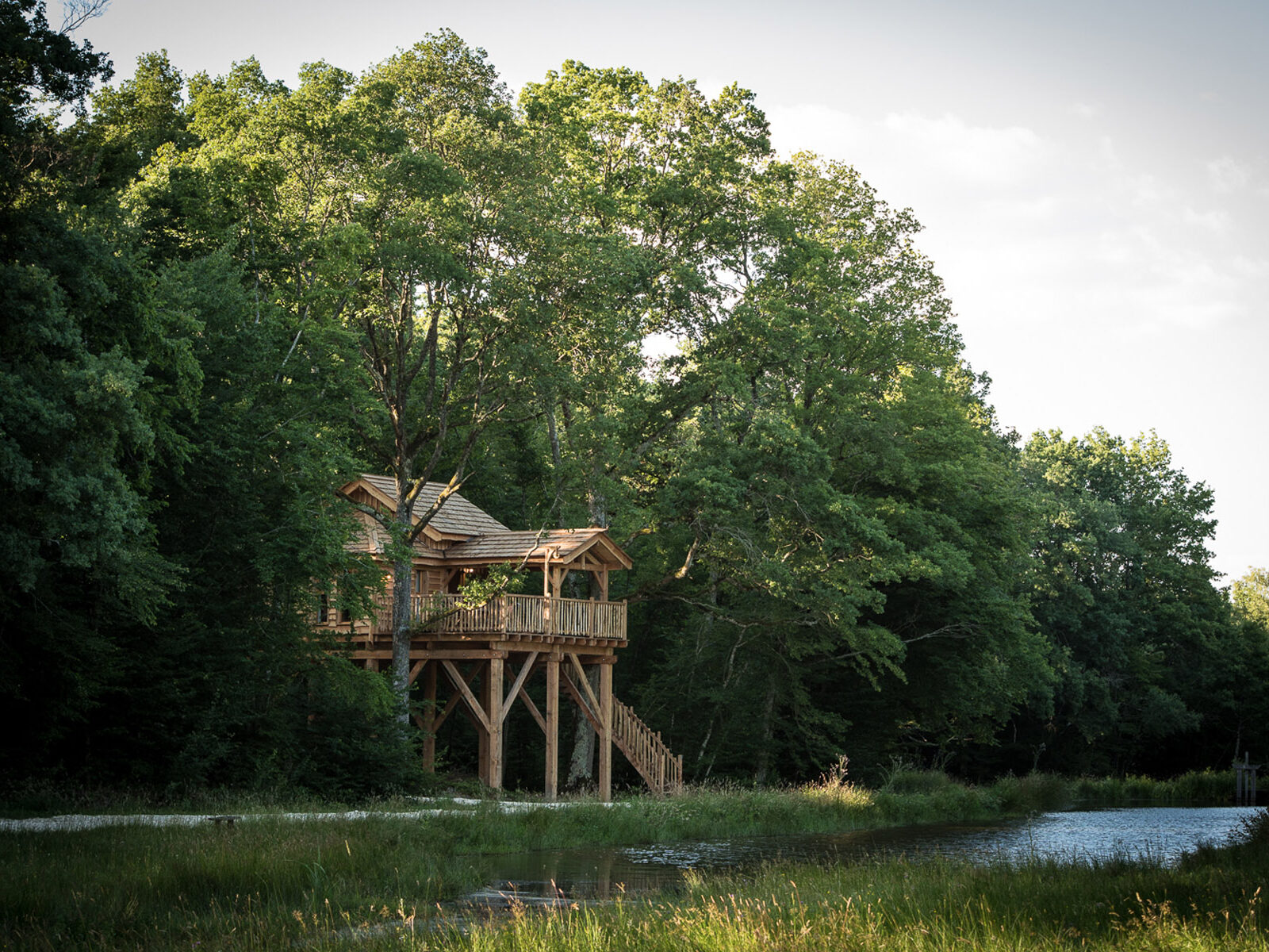 Cabanes des Blots séjour insolite proche Paris Cabane de l'Étang Extérieur 6