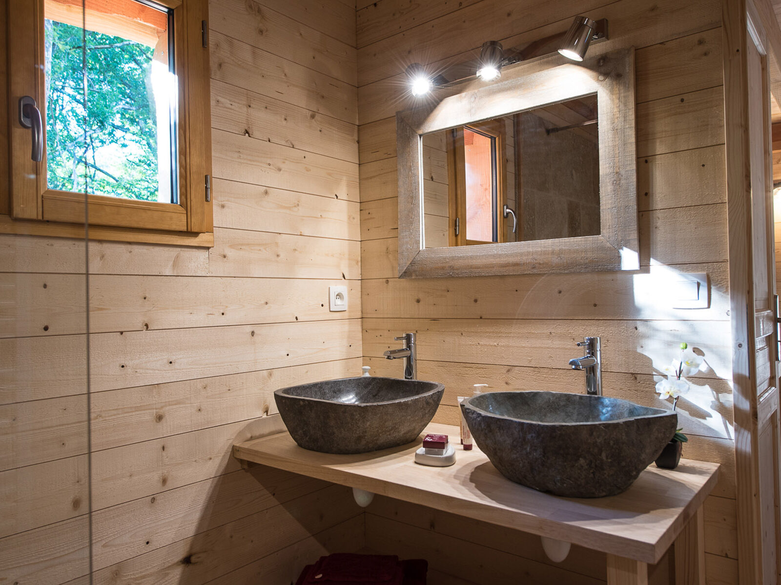 Cabanes des Blots séjour insolite proche Paris Cabane de l'Étang Salle de bain