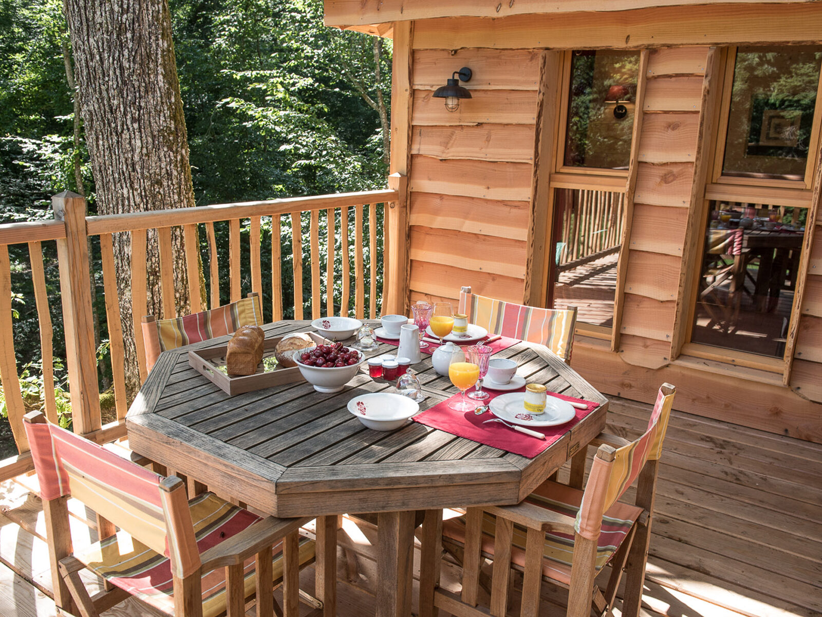 Cabanes des Blots séjour insolite proche Paris Cabane de l'Étang Terrasse 2
