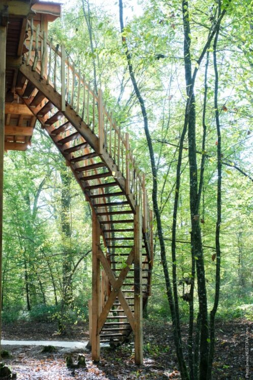 Cabanes des Blots séjour insolite proche Paris Cabane du Grand Chêne Escalier
