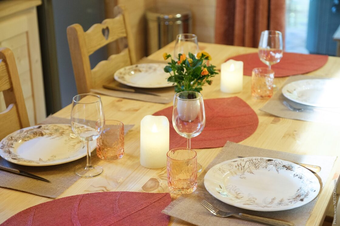 Cabanes des Blots séjour insolite proche Paris Cabane du Grand Chêne Table